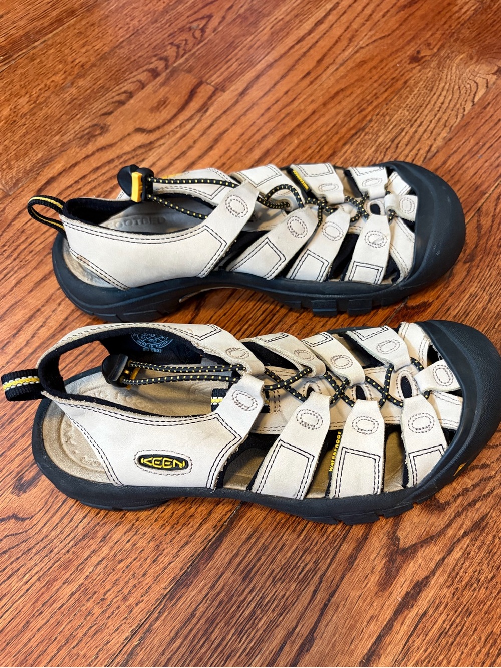 Keen 8.5 Womens Newport H2 Closed Toe Waterproof Sandals Adjustable Beige Black - Picture 2 of 9